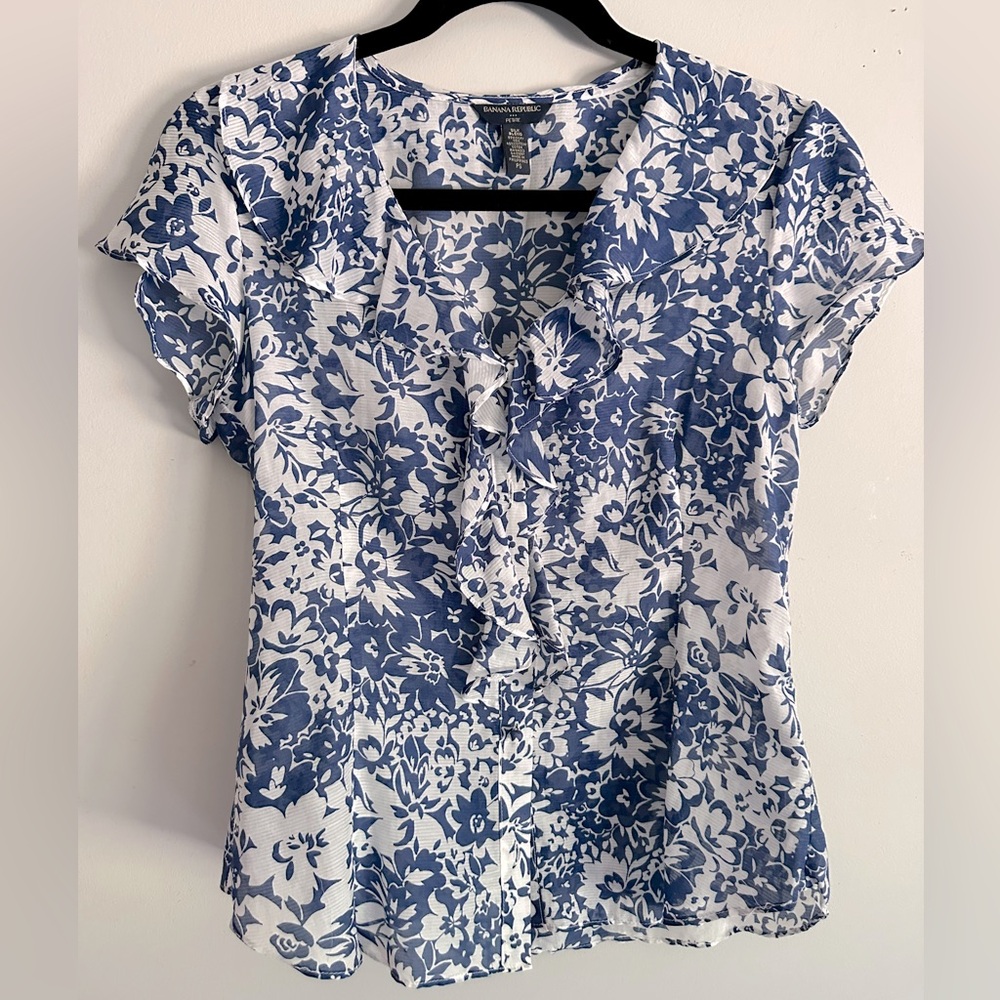 Banana Republic Silk Blend Button Ruffled Blouse, PS